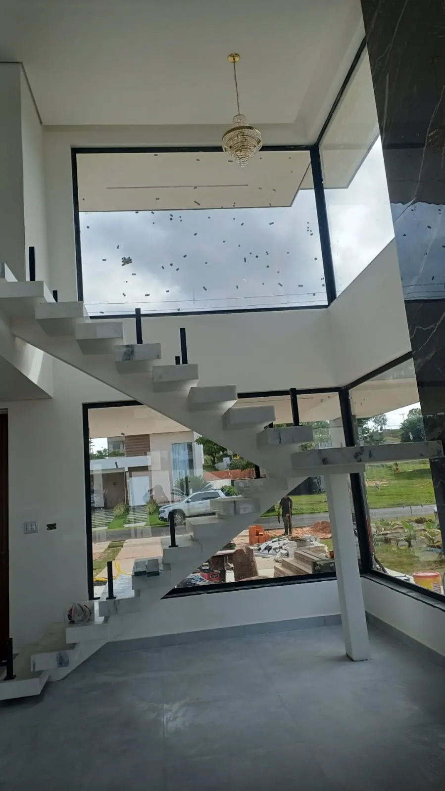 Escada Suspensa em Mármore