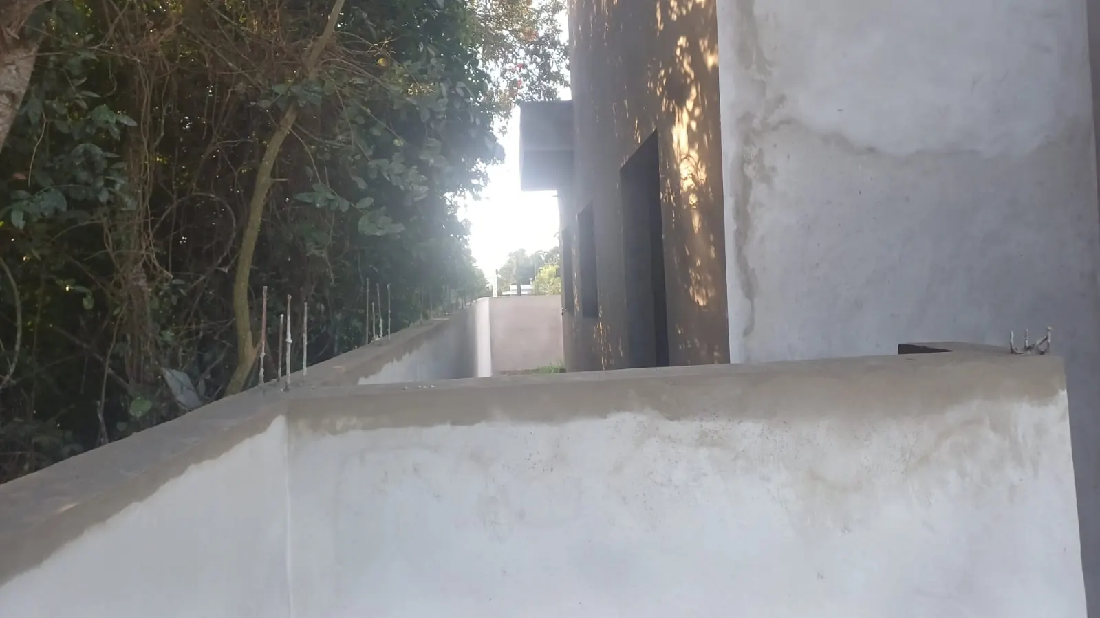 Muro e Estrutura Externa